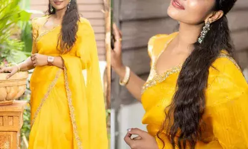 ఎల్లో కలర్ శారీలో కిర్రాక్ అనిపిస్తున్న వెంకటేష్ హీరోయిన్.. వావ్ క్యూట్ అంటున్న నెటిజన్లు
