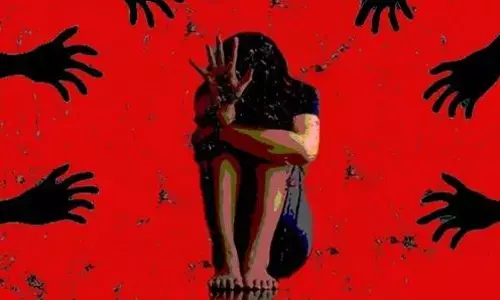 తెలంగాణలో దారుణం.. వివాహితపై 8 మంది లైంగిక దాడి..గుట్టల్లోకి లాక్కెళ్ళి!