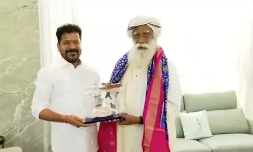CM Revanth Reddy : సీఎం రేవంత్ రెడ్డిని కలిసిన సద్గురు జగ్గీ వాసుదేవ్