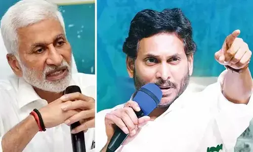 రాజకీయాల్లో ఎవరికైనా క్యారెక్టర్ ఉండాలి.. విజయసాయి రాజీనామాపై జగన్ సంచలన వ్యాఖ్యలు