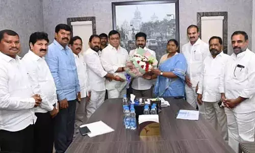సీఎం రేవంత్ రెడ్డితో మంత్రి సీతక్క సహా ఎస్టీ నియోజక వర్గాల ఎమ్మెల్యేల భేటీ