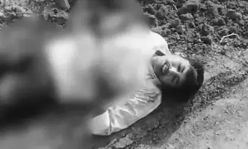ప్రాణాల మీదికి తెచ్చిన ఫోన్.. రన్నింగ్ ట్రైన్ నుంచి దూకిన యువకుడు