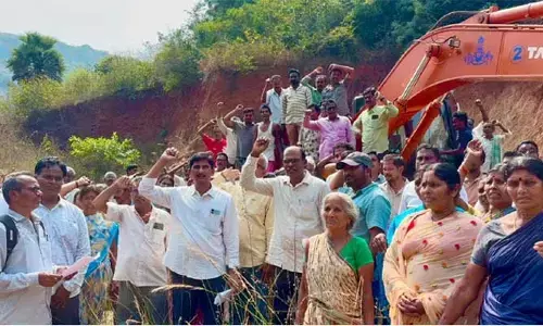 పరిహారం ఇచ్చాకే పనులు చేయాలి