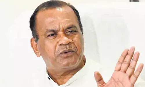 Minister Komatireddy: ప్రతిపక్షాలకు పని లేదు.. మంత్రి కోమటి‌‌రెడ్డి సెన్సేషనల్ కామెంట్స్
