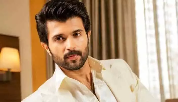 Vijay Deverakonda: ఆమెతో కలిసి కుంభమేళాకు బయలుదేరిన విజయ్ దేవరకొండకు ఊహించని అనుభవం.. అయ్యో పాపం! Vijay Deverakonda: ఆమెతో కలిసి కుంభమేళాకు బయలుదేరిన విజయ్ దేవరకొండకు ఊహించని అనుభవం.. అయ్యో పాపం!