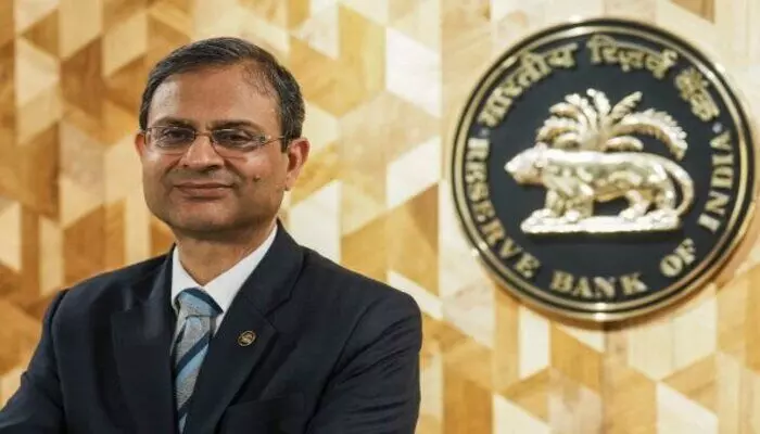 RBI: ఐదేళ్ల తర్వాత రెపో రేటు తగ్గింపు.. ఈఎంఐ భారం తగ్గే అవకాశం RBI: ఐదేళ్ల తర్వాత రెపో రేటు తగ్గింపు.. ఈఎంఐ భారం తగ్గే అవకాశం