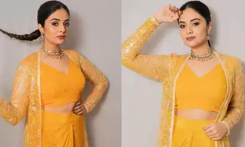 Srimukhi: స్టార్ యాంకర్ ఖతర్నాక్ ఫొటో షూట్..!!