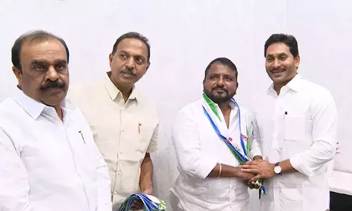 వైసీపీలో చేరిన శైలజానాథ్​