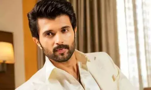 Vijay Deverakonda: ఆమెతో కలిసి కుంభమేళాకు బయలుదేరిన విజయ్ దేవరకొండకు ఊహించని అనుభవం.. అయ్యో పాపం!