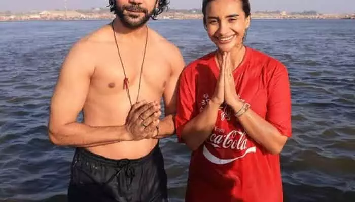 మహా కుంభమేళాకు వెళ్లిన బాలీవుడ్ నటుడు.. ఆమెతో కలిసి ప్రత్యేక పూజలు (పోస్ట్) మహా కుంభమేళాకు వెళ్లిన బాలీవుడ్ నటుడు.. ఆమెతో కలిసి ప్రత్యేక పూజలు (పోస్ట్)