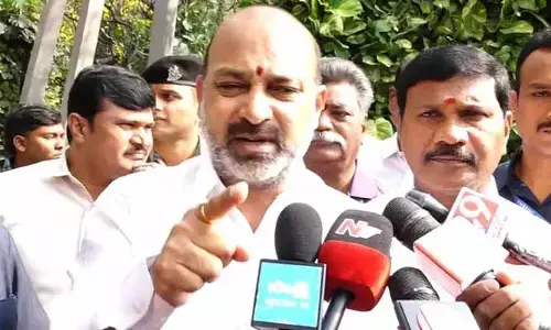 Bandi Sanjay: ఢిల్లీ జనం చీపురుతో ఆప్‌ను ఊడ్చేశారు.. బండి సంజయ్ హాట్ కామెంట్స్