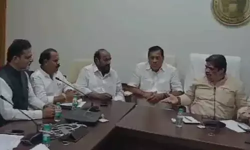 Ponnam: బీసీ సంఘాలు, బీసీ మేధావులతో మంత్రి పొన్నం చర్చలు