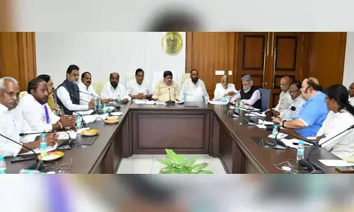బీసీ సంఘాల నేతలతో మంత్రుల బృందం సమావేశం