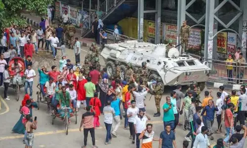 Bangladesh: బంగ్లాదేశ్ లో హిందువులపై దాడి.. ఆందోళన వ్యక్తం చేసిన కేంద్రం