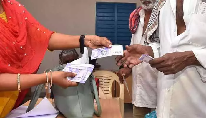 ఏపీలో వారికి బిగ్ షాక్.. నేరుగా వెళ్లి అనర్హుల ఏరివేత..! ఏపీలో వారికి బిగ్ షాక్.. నేరుగా వెళ్లి అనర్హుల ఏరివేత..!