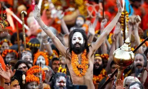 ఒకవైపు అఘోరాలు.. మరోవైపు లేటెస్ట్ బాబాలు.. మహా కుంభమేళాలో ఎన్నో ప్రత్యేకతలు..