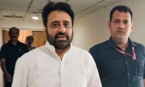 ఆప్ ఎమ్మెల్యే అమానుతుల్లా ఖాన్ ఇంట్లో సోదాలు