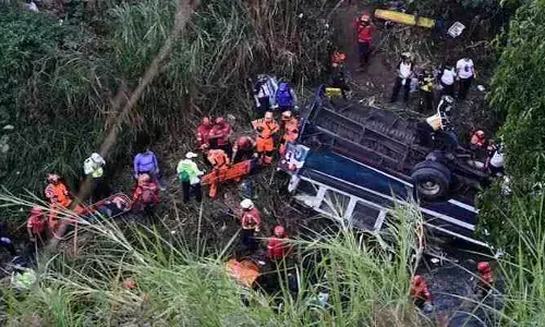 Accident: బస్సు లోయలో పడి 51 మంది మృతి.. గ్వాటెమాలాలో ఘోర ప్రమాదం