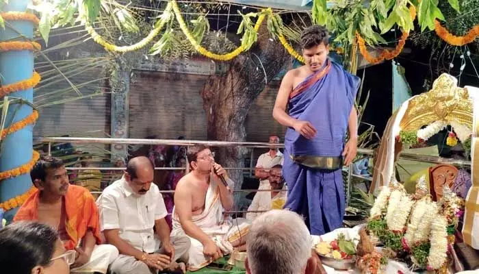 జాతరకు ఊరు రమ్మంటుంది జాతరకు ఊరు రమ్మంటుంది