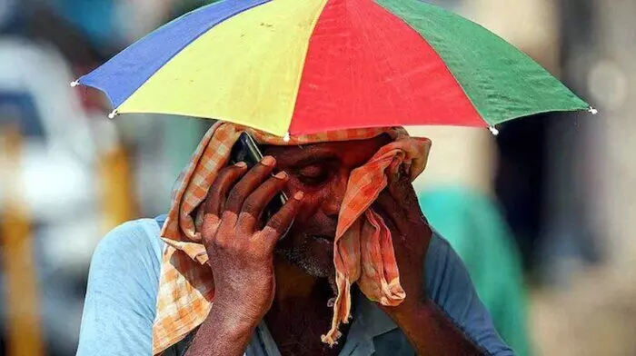 Kerala: కేరళలో ఉష్ణోగ్రతల పెరుగుదల.. లేబర్ కమిషన్ కీలక నిర్ణయం Kerala: కేరళలో ఉష్ణోగ్రతల పెరుగుదల.. లేబర్ కమిషన్ కీలక నిర్ణయం