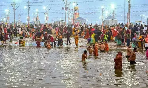 ప్రయాగ్‌రాజ్‌లో కొనసాగుతున్న భక్తుల రద్దీ.. ఆ మార్గాల్లో భారీగా ట్రాఫిక్ జాం