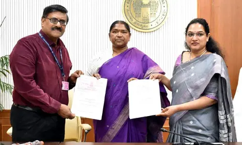 CRISP: తెలంగాణలో కేరళ మోడల్..! మంత్రి సీతక్క‌తో రిటైర్డ్ ఐఏఎస్ భేటీ.. సంస్థతో ఎంఓయూ