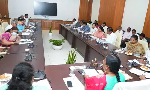 Minister: బాగా పనిచేస్తున్నారు.. ఇలాగే కంటిన్యూ చేయండి