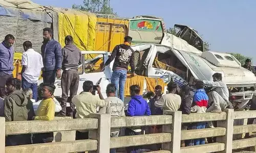 Accident: కుంభమేళా నుంచి తిరిగివస్తూ అనంతలోకాలకు..