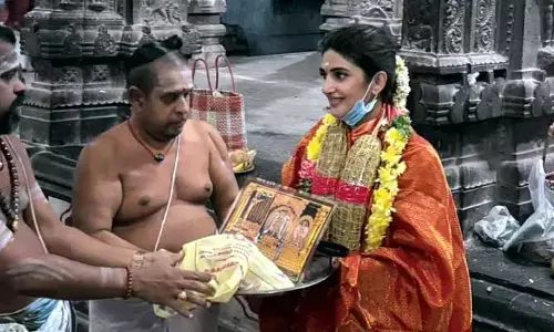 Srileela: పెళ్లి కూతురుగా మెడలో దండలతో దర్శనమిచ్చిన శ్రీలీల.. షాక్‌లో ఫ్యాన్స్!