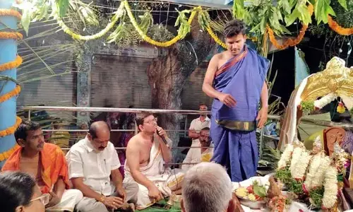 జాతరకు ఊరు రమ్మంటుంది