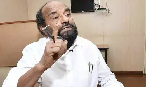 R Krishnaiah: కామారెడ్డి బీసీ డిక్లరేషన్‌ అమలు చేయాల్సిందే.. ఎంపీ ఆర్ కృష్ణయ్య కీలక వ్యాఖ్యలు