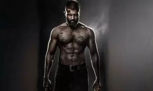 కింగ్ కోసం ‘కింగ్‌డమ్’ సిద్ధం.. అడవి మనిషిని తలపిస్తోన్న హీరో