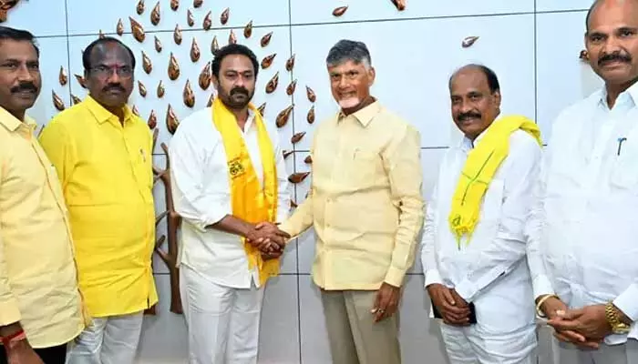 Breaking News : టీడీపీలో చేరిన ఆళ్ళ నాని.. Breaking News : టీడీపీలో చేరిన ఆళ్ళ నాని..