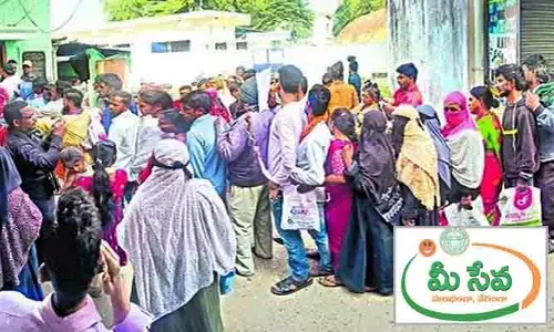 రేషన్‌కార్డు దరఖాస్తుల స్వీకరణలో గందరగోళం.. రెండింతల రుసుము వసూలు!
