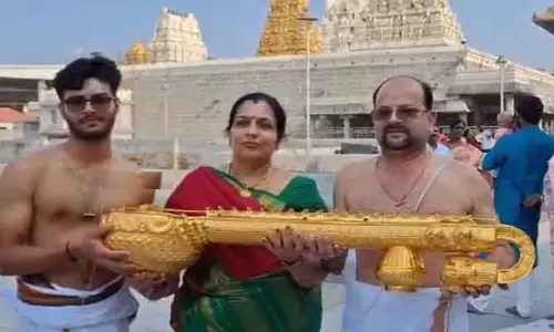 Kanchi Kamakshi : కంచి కామాక్షికి బంగారు వీణ !