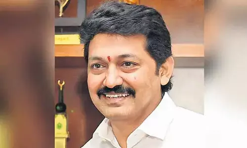 BRS MLC: ఫామ్‌హౌజ్‌లో కోడిపందేలు.. ఎమ్మెల్సీ శ్రీనివాస్ రెడ్డికి నోటీసులు