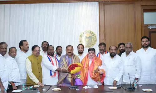 రిజర్వేషన్ల చట్ట బద్ధత కల్పిస్తాం :  బీసీ సంఘాల నేతలతో మంత్రి పొన్నం