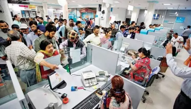 Bank Services: వామ్మో.. వాయ్యో.. అకౌంట్లో నుంచి డబ్బులు రావాట్లేదు బాబోయ్.. 10 రోజులగా ఏం జరుగుతోంది? Bank Services: వామ్మో.. వాయ్యో.. అకౌంట్లో నుంచి డబ్బులు రావాట్లేదు బాబోయ్.. 10 రోజులగా ఏం జరుగుతోంది?