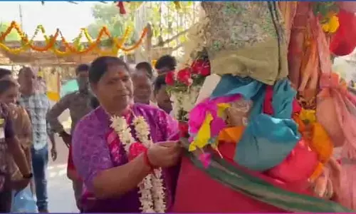 Minister Seethakka : సమ్మక్క..సారలమ్మను దర్శించుకున్న మంత్రి సీతక్క