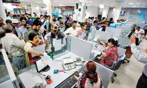 Bank Services: వామ్మో.. వాయ్యో.. అకౌంట్‌లో నుంచి డబ్బులు రావాట్లేదు బాబోయ్.. 10 రోజులగా ఏం జరుగుతోంది?