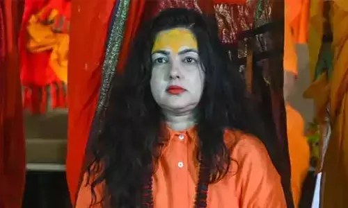 Mamta Kulkarni : మమతా కులకర్ణి మహామండలేశ్వర్ హోదా పదిలం!