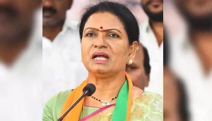 DK Aruna: ప్రధానితో పెట్టుకున్నోళ్లు ఏమయ్యారో చూస్కో.. సీఎం రేవంత్పై డీకే అరుణ సంచలన వ్యాఖ్యలు DK Aruna: ప్రధానితో పెట్టుకున్నోళ్లు ఏమయ్యారో చూస్కో.. సీఎం రేవంత్పై డీకే అరుణ సంచలన వ్యాఖ్యలు