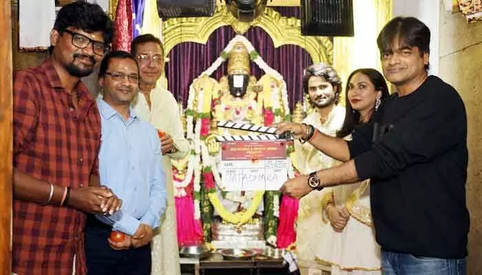 అనంత పద్మనాథుడి చుట్టు ‘జటాధర’ బంధం.. పూజతో స్టార్ట్ (ఫొటోలు వైరల్ ) అనంత పద్మనాథుడి చుట్టు ‘జటాధర’ బంధం.. పూజతో స్టార్ట్ (ఫొటోలు వైరల్ )