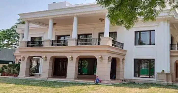 Sheeshmahal row: కేజ్రీవాల్ చుట్టూ బిగుస్తున్న ఉచ్చు Sheeshmahal row: కేజ్రీవాల్ చుట్టూ బిగుస్తున్న ఉచ్చు