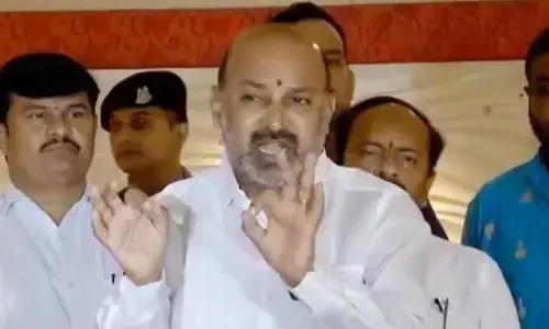 Bandi Sanjay: అలా చేస్తే కేంద్రాన్ని ఒప్పిస్తాం.. బీసీ రిజర్వేషన్లపై సర్కార్‌కు బండి సంజయ్ సవాల్