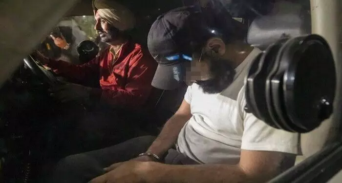 US Deportee: అడవుల్లో, కాలువల్లో పాములు, మొసళ్లు దాటుకుంటూ.. డంకీ రూట్లలోని కష్టాలివే.. US Deportee: అడవుల్లో, కాలువల్లో పాములు, మొసళ్లు దాటుకుంటూ.. డంకీ రూట్లలోని కష్టాలివే..
