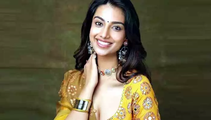 Meenakshi Chaudhary: యంగ్ హీరోయిన్ లేటెస్ట్ ఫొటోస్ వైరల్.. ఆహా మీను మేరీ జాను అంటున్న నెటిజన్లు.. Meenakshi Chaudhary: యంగ్ హీరోయిన్ లేటెస్ట్ ఫొటోస్ వైరల్.. ఆహా మీను మేరీ జాను అంటున్న నెటిజన్లు..