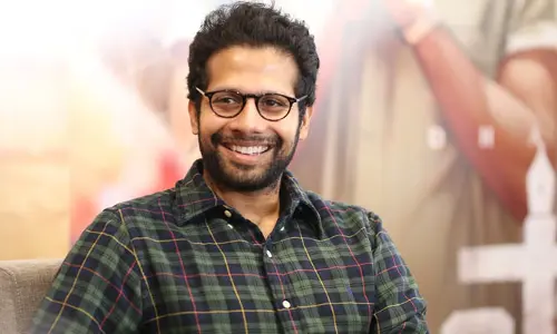 Tollywood: బయట హీరోతో సినిమా చేసి హ్యాట్రిక్ హిట్ కొడతానంటున్న తెలుగు డైరెక్టర్..!