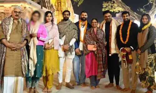 నా డార్లింగ్స్‌తో కాశీ ట్రిప్ అంటూ విజయ్ దేవరకొండ పోస్ట్.. స్టార్ హీరో భార్య కనిపించడంతో అంతా షాక్!