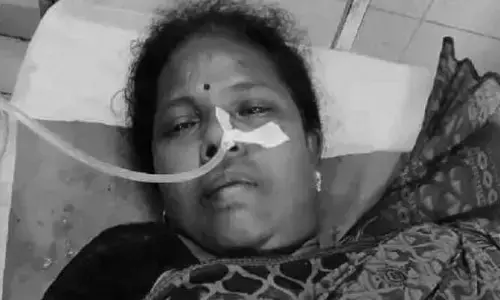 కాకినాడ కలెక్టరేట్‌లో కలకలం.. పురుగు మందు తాగి మహిళ ఆత్మహత్యాయత్నం